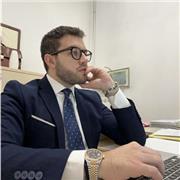 Si impartiscono lezioni di diritto pubblico e privato